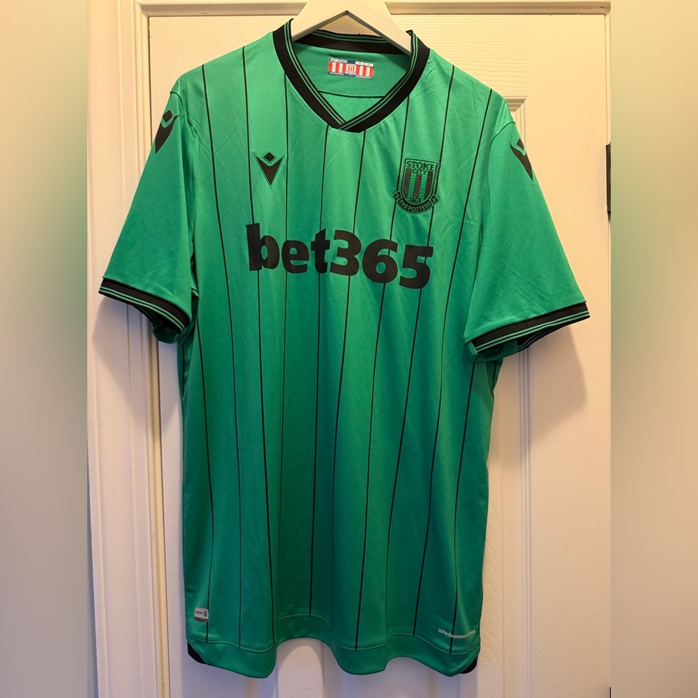 Stoke City FC Macron Soccer Jersey Men’s Size XXL! Great condition!